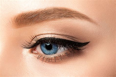10 reasons why you need semi magical eye liner in your life